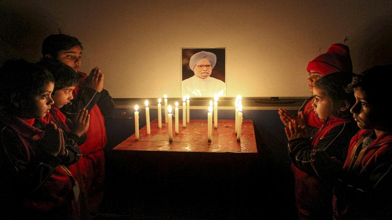 Manmohan Singh's last rites to be held at Delhi's Nigambodh Ghat tomorrow aftern