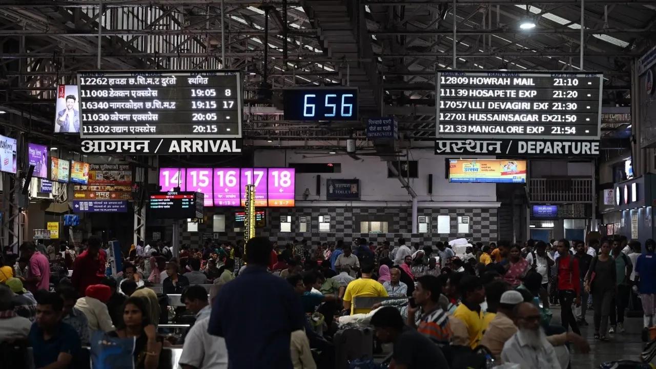 Railways manage record passengers in festivals, 12 million transported in a day