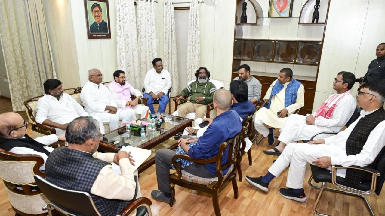 IN PHOTOS: JMM, Congress leaders meet after INDIA bloc's victory in polls