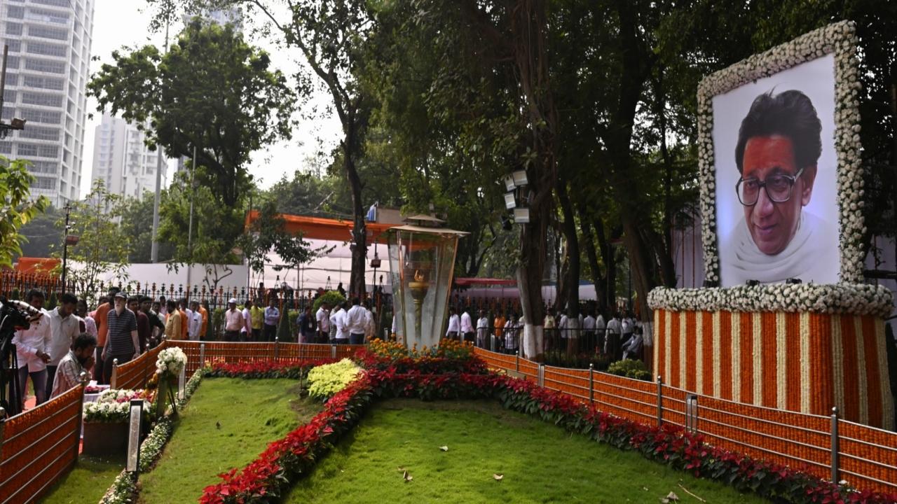 IN PHOTOS: Shiv Sainiks pay tributes to Bal Thackeray on his death anniversary