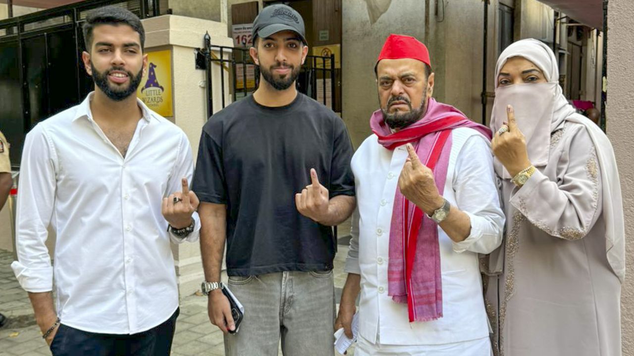 Maharashtra Samajwadi Party chief Abu Asim Azmi with family members shows his inked finger after casting vote during the Maharashtra Assembly elections. (Pic courtesy: PTI)