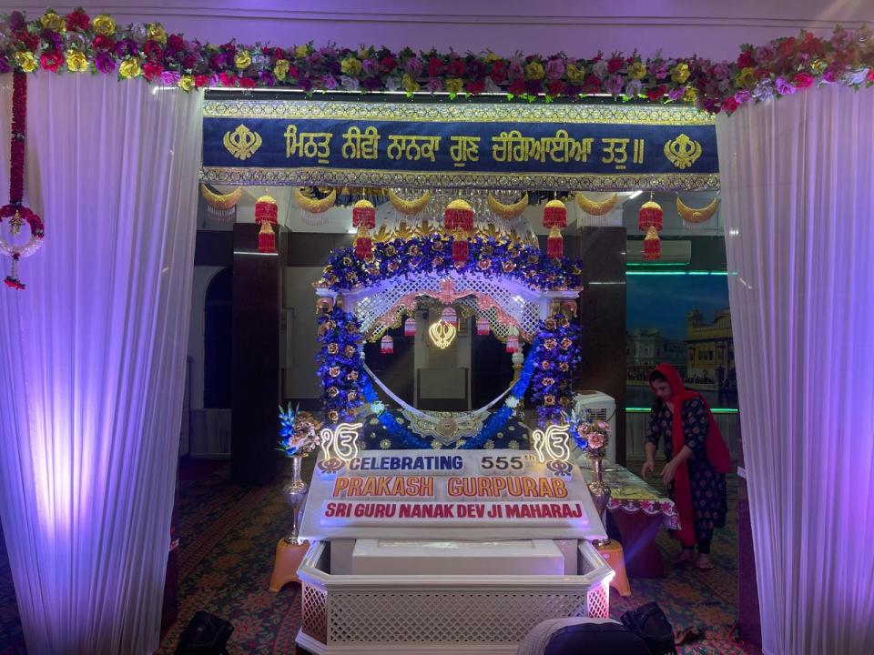 Gurunanak Jayanti brings light and devotion to Mumbai's gurudwaras 