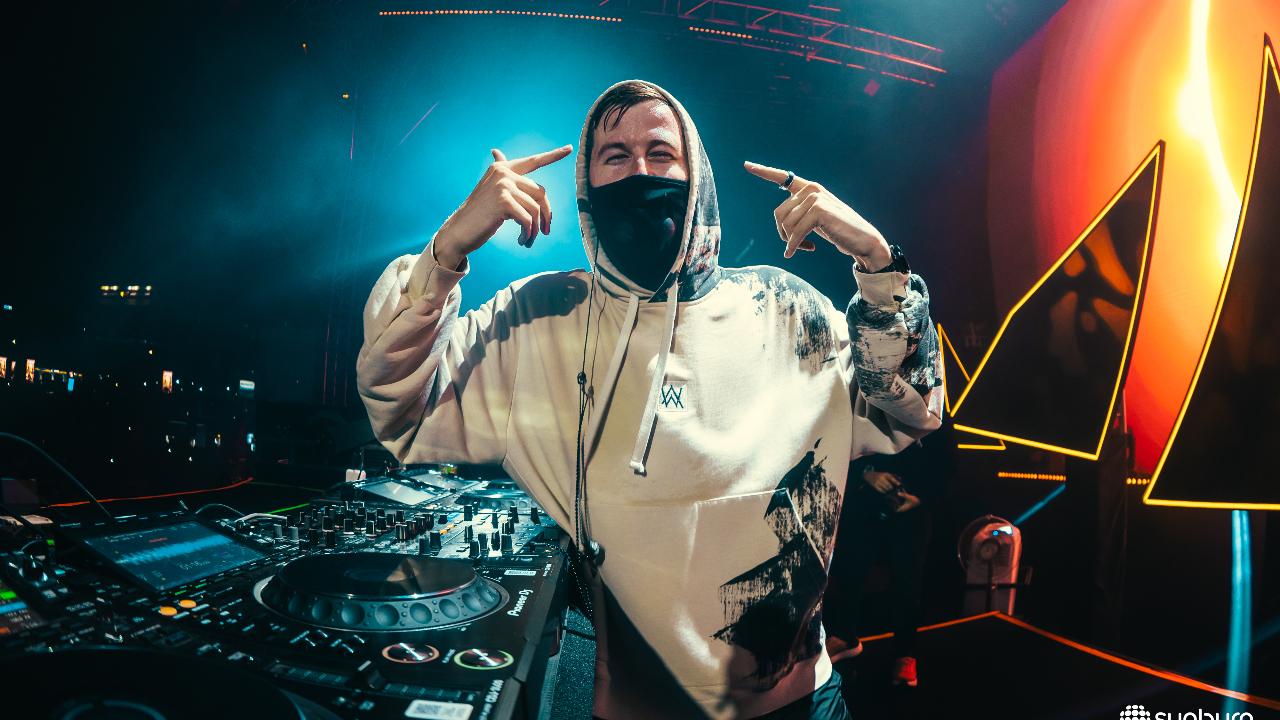 IN PHOTOS: Amid pouring rain, DJ Alan Walker plays 'Faded', 'Alone' in Mumbai