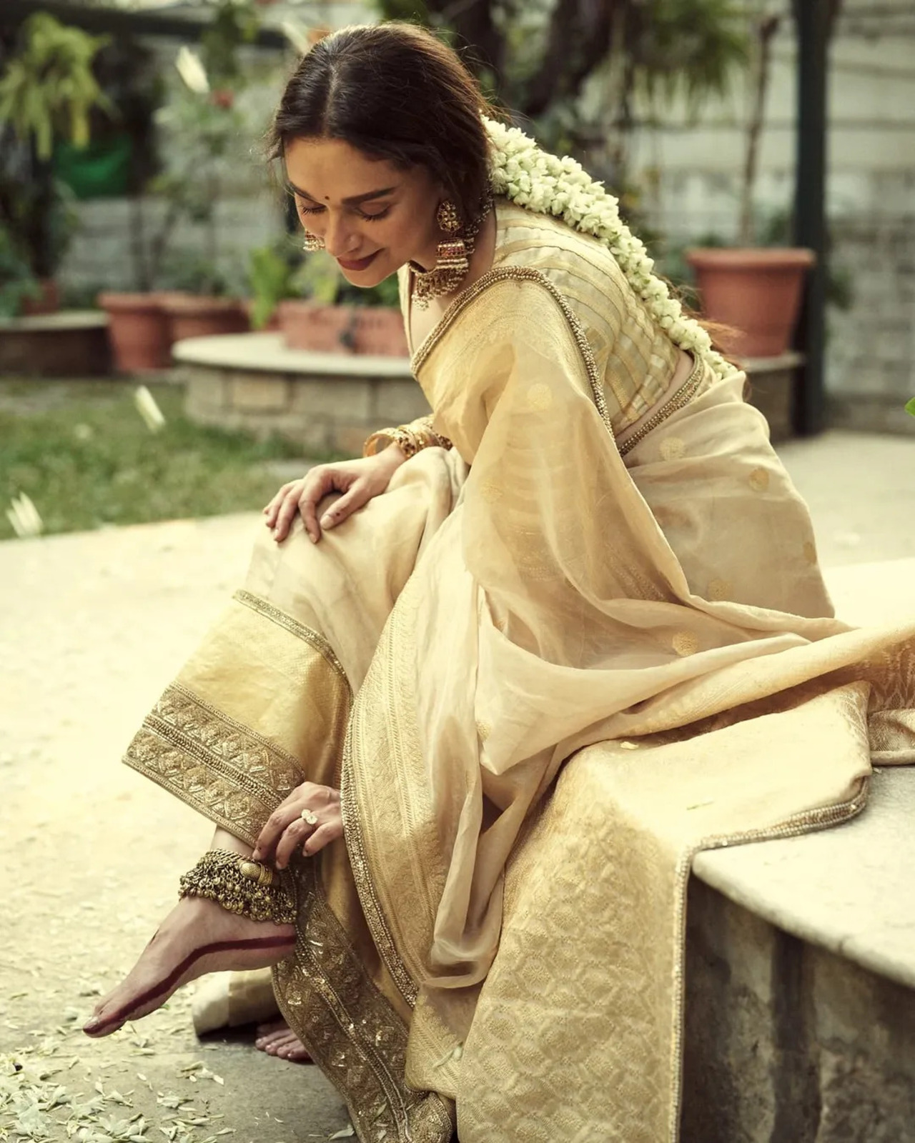 In an age of heavy lehengas, Aditi Rao sure set goals for a minimalistic wedding look