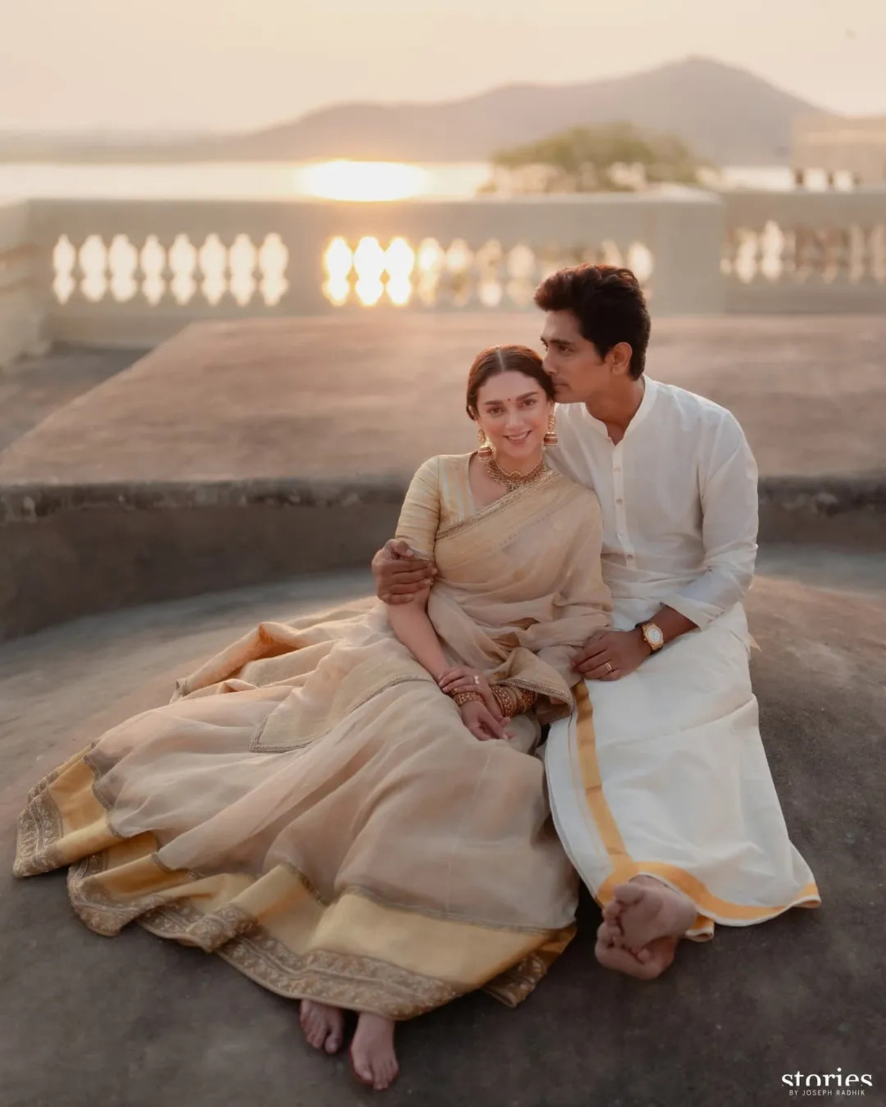 Aditi opted for a minimalistic ethnic look for her wedding and looked stunning in a South Indian bridal attire