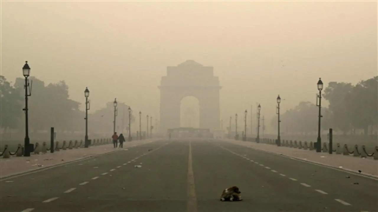 As smog envelops the national capital, Delhi's AQI dips to 'very poor'