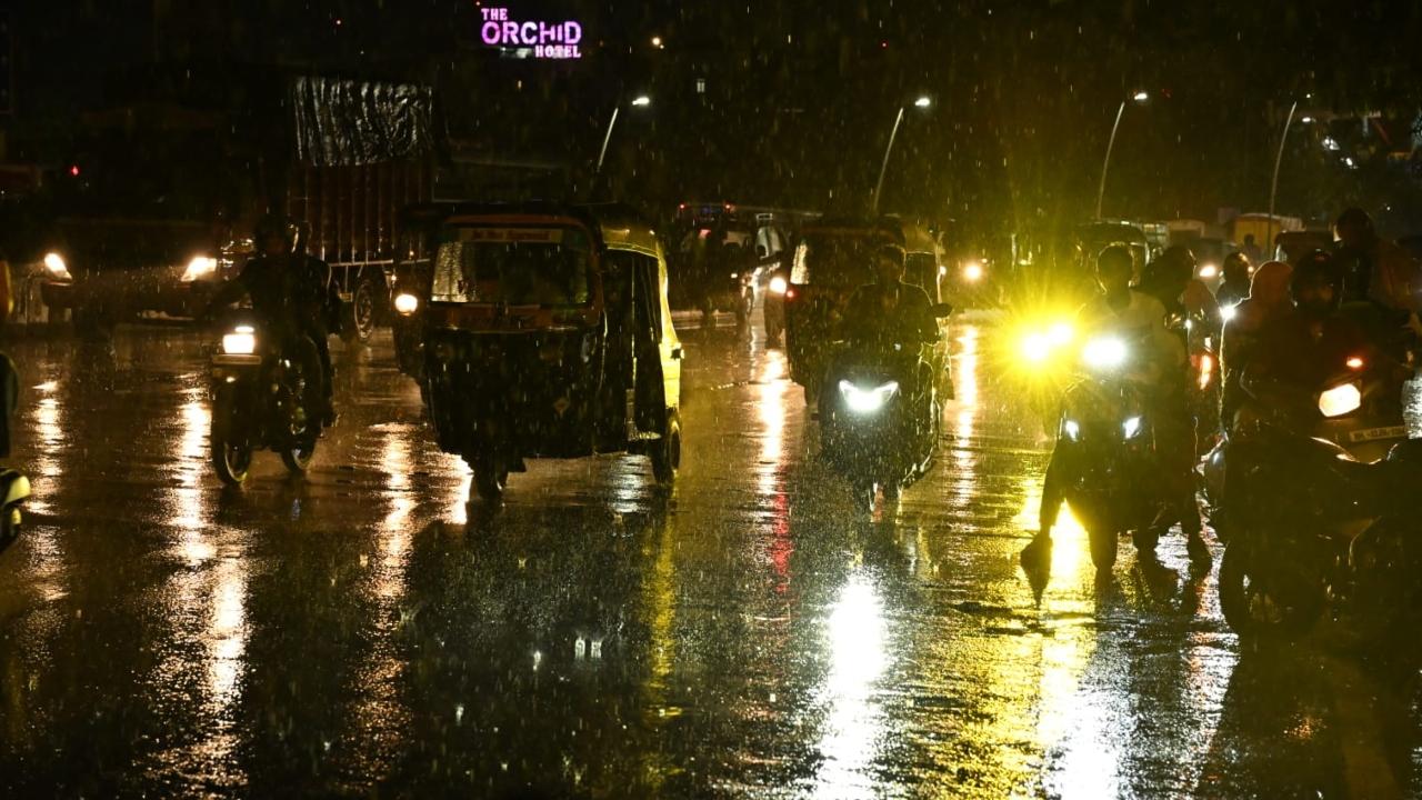 IN PHOTOS: Parts of Mumbai witness heavy rains