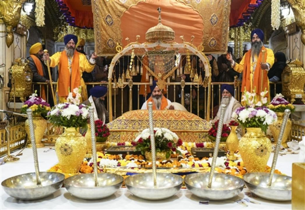 IN PHOTOS: Guru Gobind Singh Jayanti observed with fervour at Golden Temple 