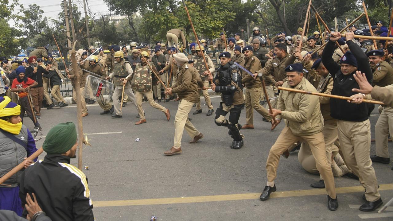 IN PHOTOS: Police lathicharge on Qaumi Insaaf Morcha protesters in Chandigarh