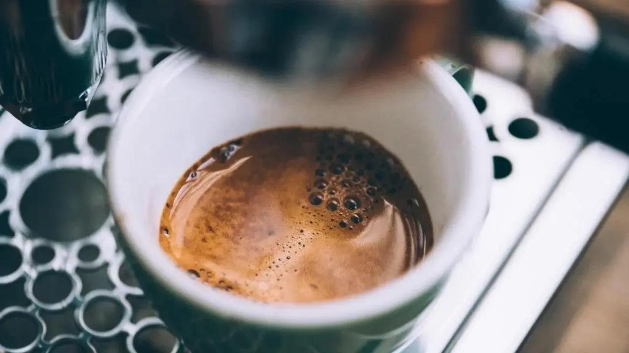 Drink coffee during morning hours to get good heart health